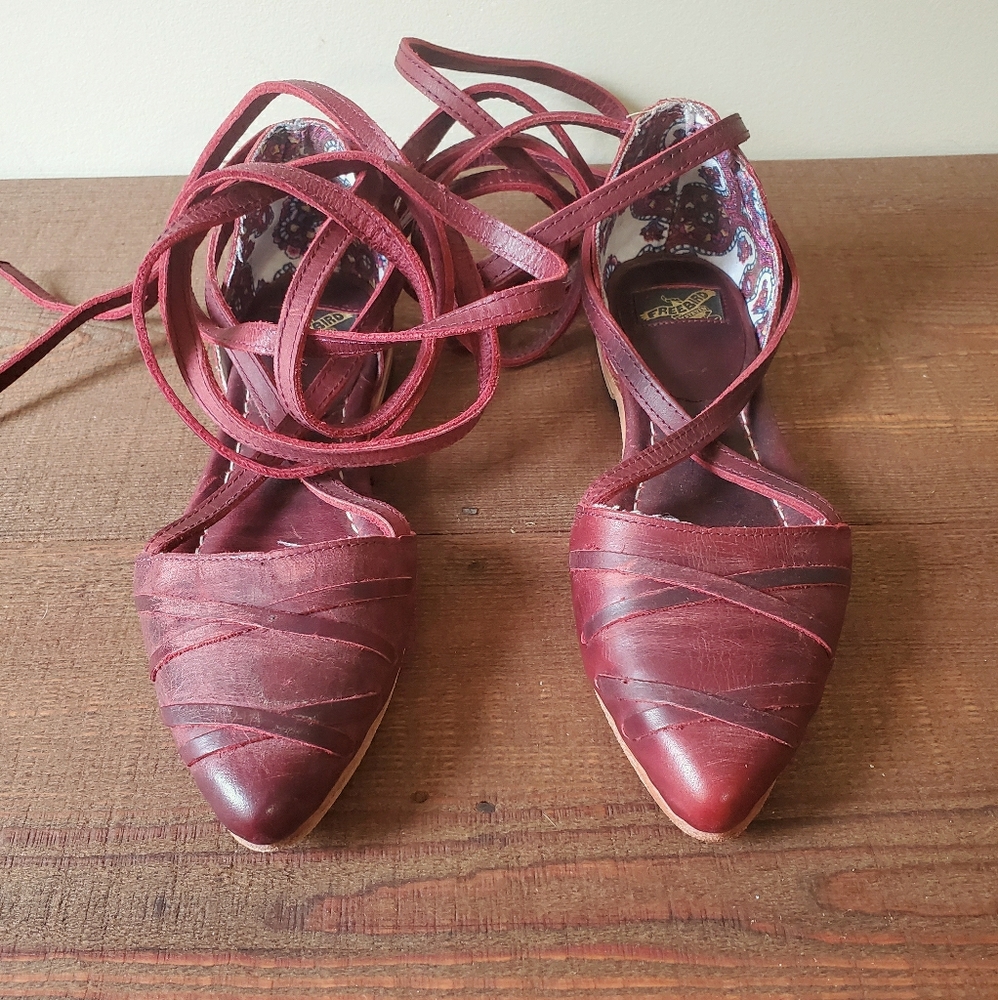 Freebird Eryn sz 7  Burgundy NWOT